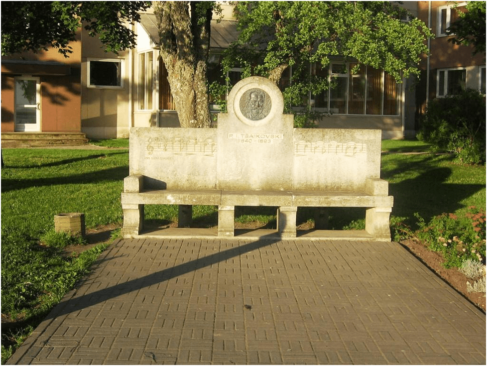 Мемориальная скамья – особый вид памятника