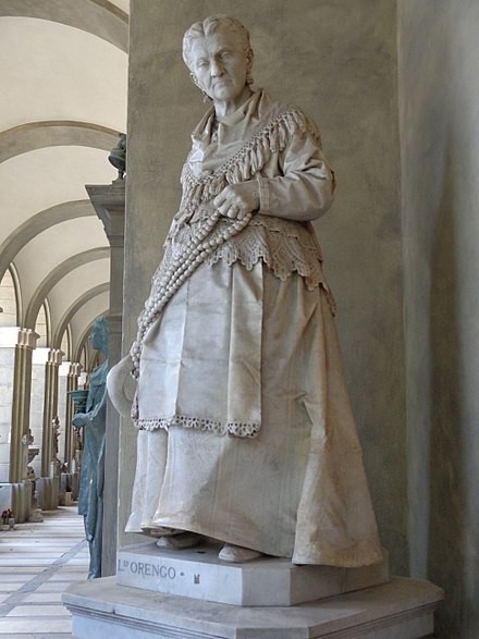 Скульптура торговки каштанами: женщина решившая заказать памятник самой себе
