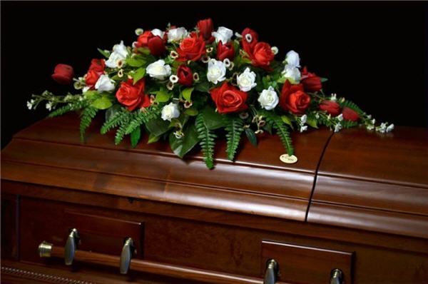 Какие венки и корзины нести на могилу