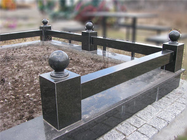 Комбинированные ограды на кладбище