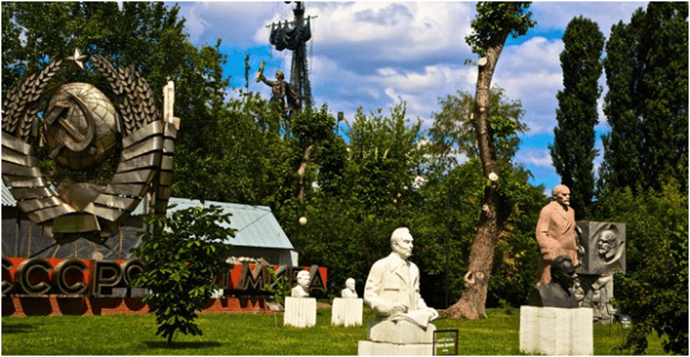 Парк Грутас: место, где собраны старые памятники
