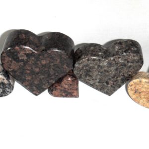 Сердечки из гранита