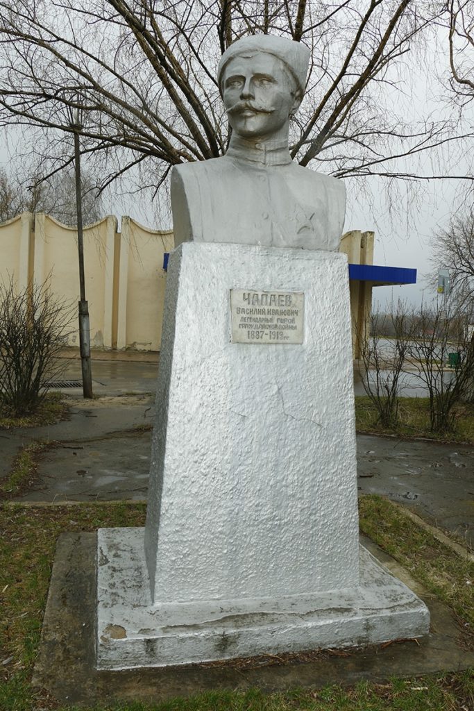 Памятники в Мозыре: Герой войны и анекдотов