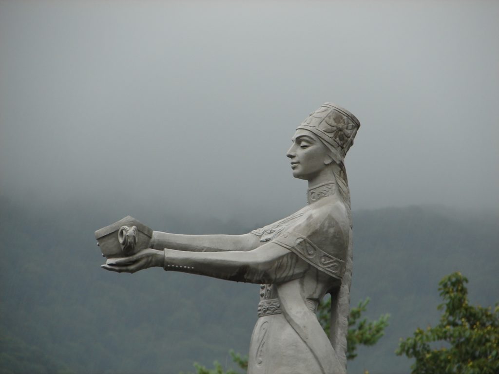 Чаша как элемент памятника