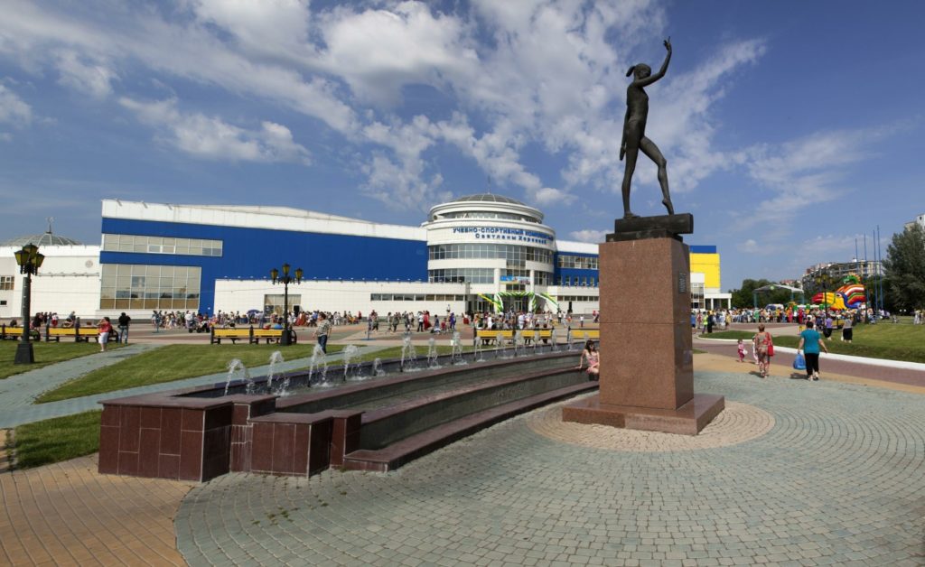 Этим людям памятники поставили уже при жизни