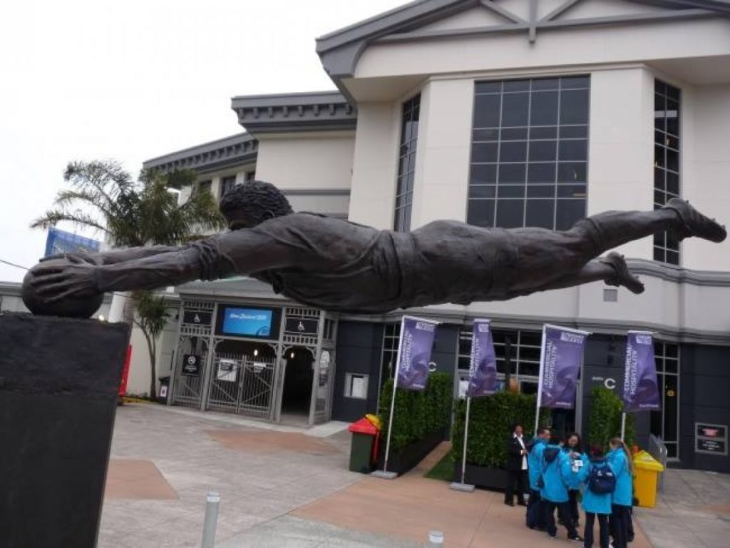 Кажется, что эти памятники нарушают законы гравитации