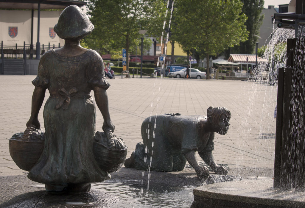 Памятники, которые поставили представителям различных профессий